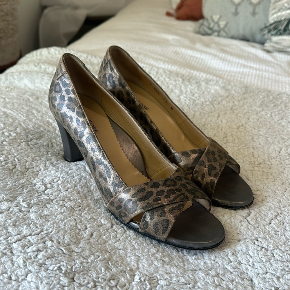 Taryn Rose Women's 39 Peep Toe Pump Heels Cheetah Animal Print Italian Leather